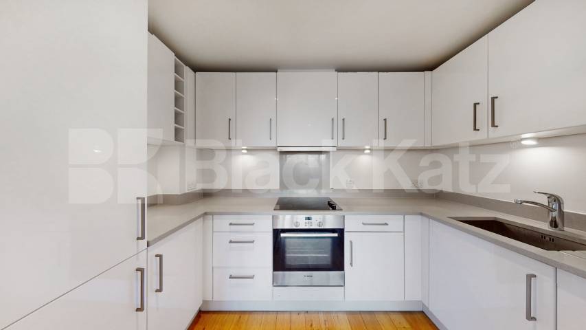 2 bedroom 2 bathroom modern apartment located close to a Piccadilly line station York Way, Camden Borders 